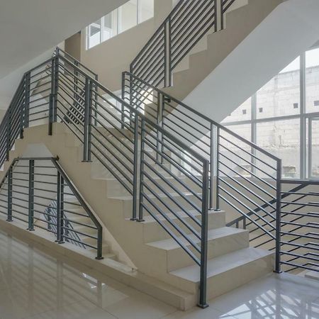 Residences By Reddoorz Near Mt Haryono - Minimum Stay 7 Days Джакарта Екстериор снимка