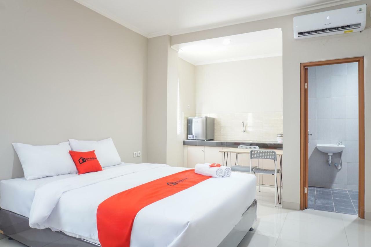 Residences By Reddoorz Near Mt Haryono - Minimum Stay 7 Days Джакарта Екстериор снимка