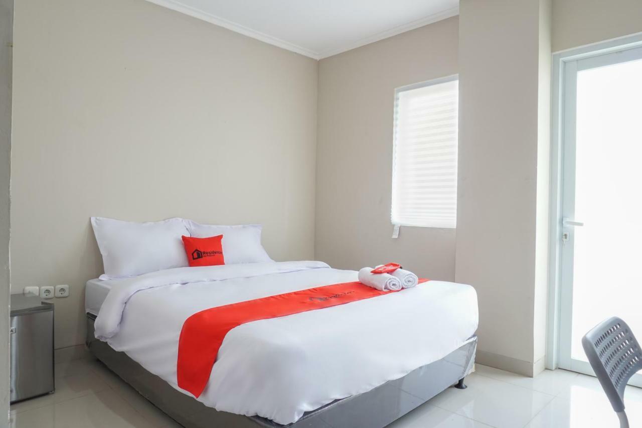 Residences By Reddoorz Near Mt Haryono - Minimum Stay 7 Days Джакарта Екстериор снимка