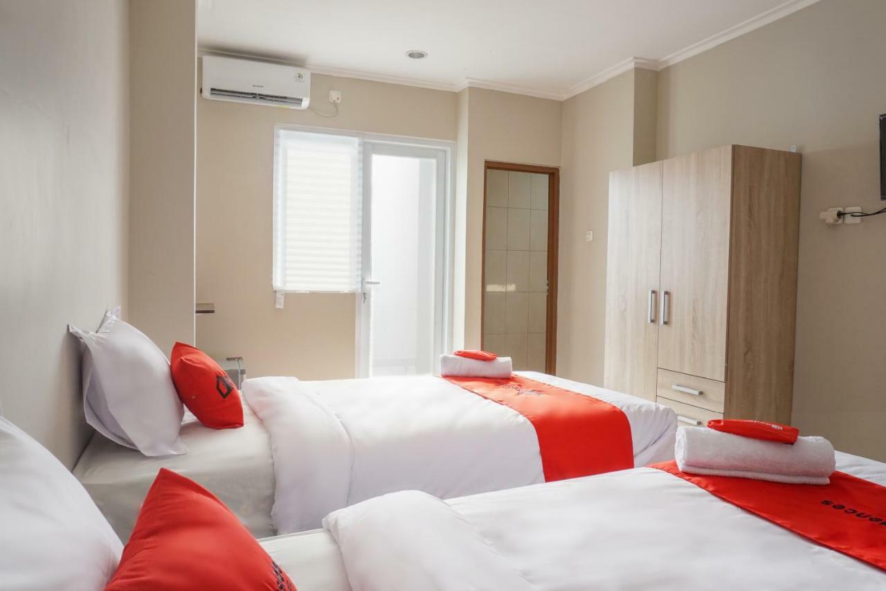 Residences By Reddoorz Near Mt Haryono - Minimum Stay 7 Days Джакарта Екстериор снимка