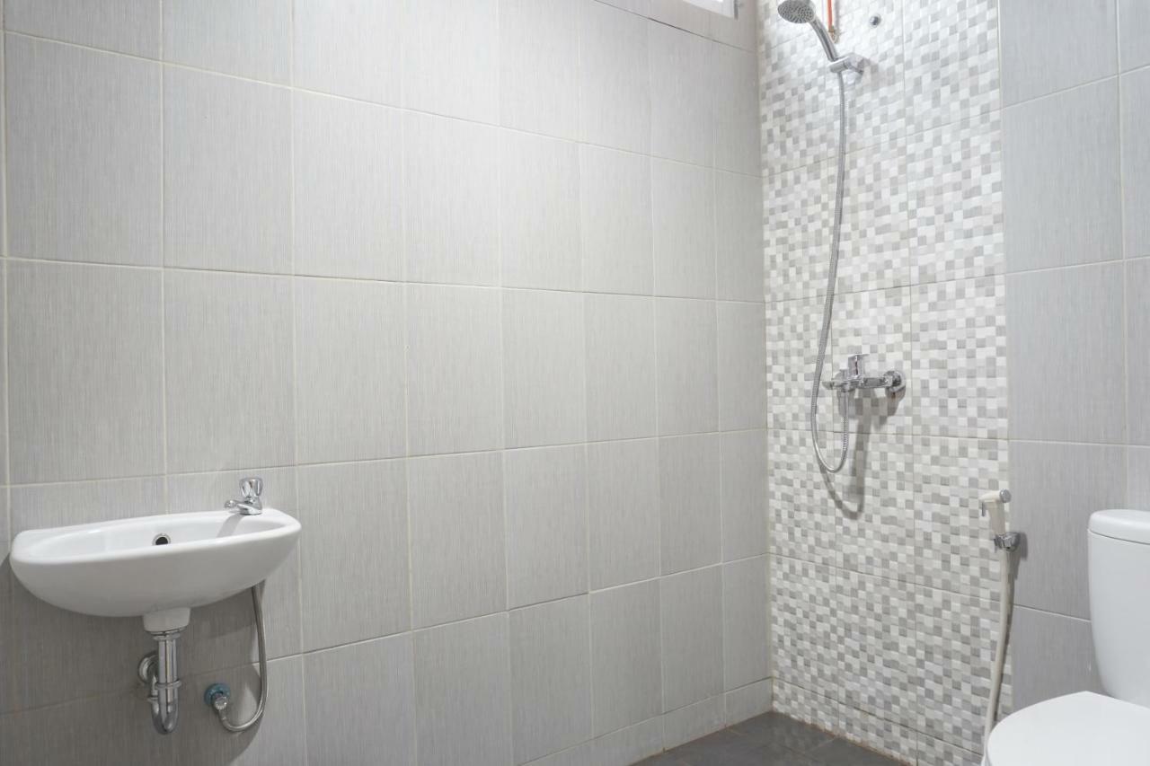 Residences By Reddoorz Near Mt Haryono - Minimum Stay 7 Days Джакарта Екстериор снимка