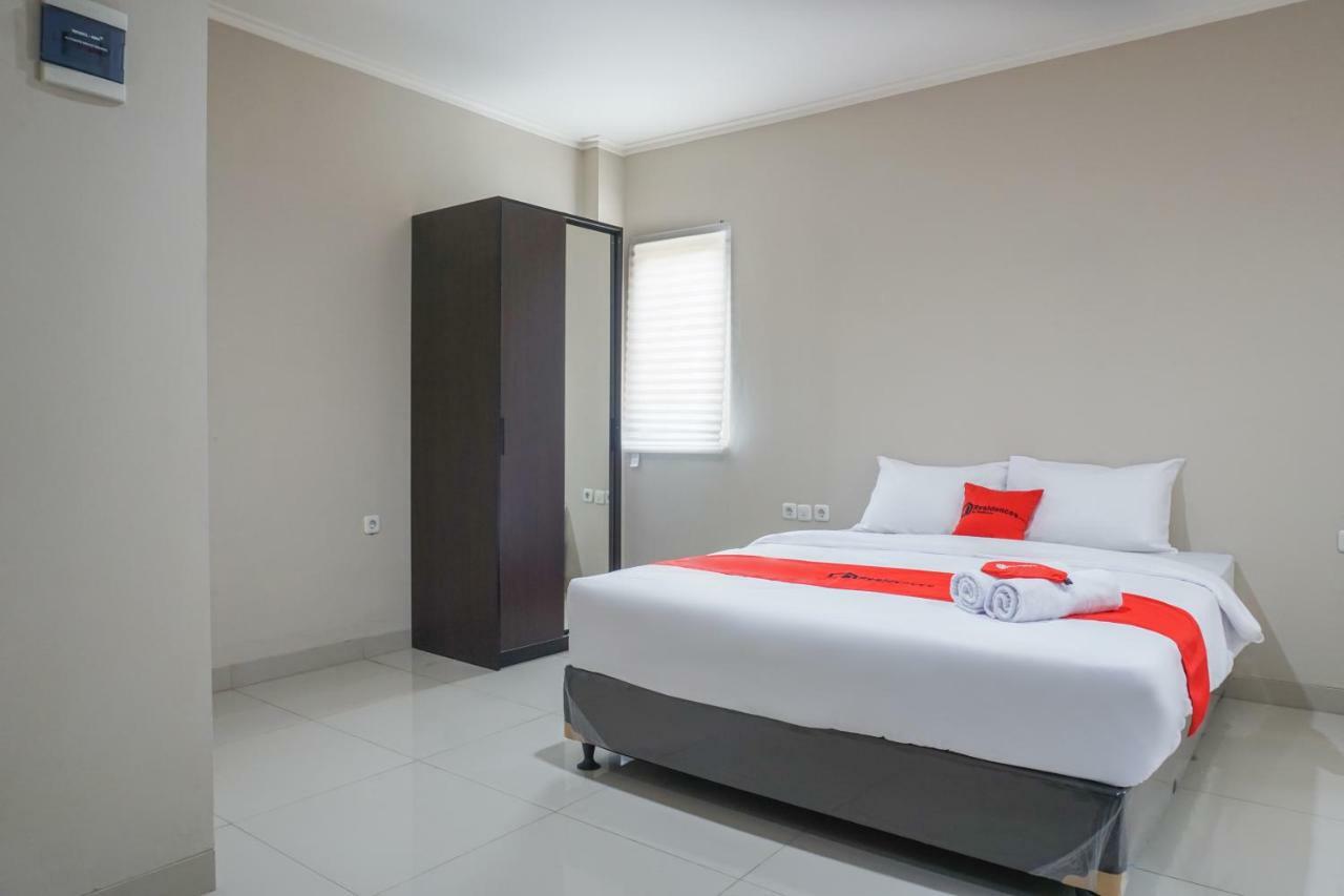 Residences By Reddoorz Near Mt Haryono - Minimum Stay 7 Days Джакарта Екстериор снимка
