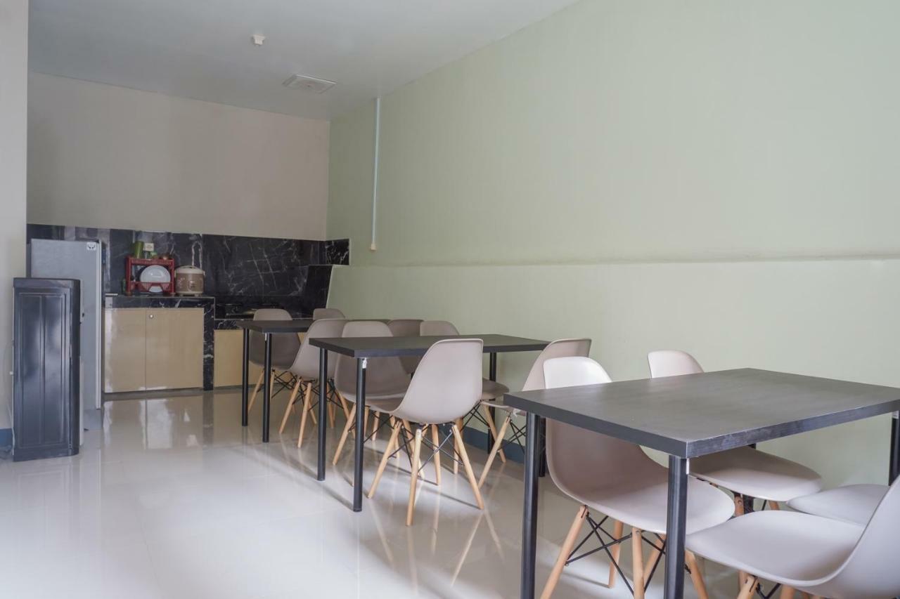 Residences By Reddoorz Near Mt Haryono - Minimum Stay 7 Days Джакарта Екстериор снимка