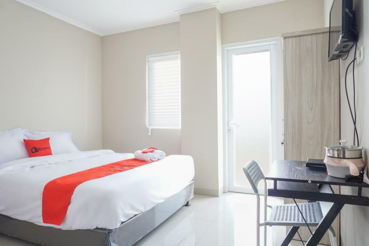 Residences By Reddoorz Near Mt Haryono - Minimum Stay 7 Days Джакарта Екстериор снимка