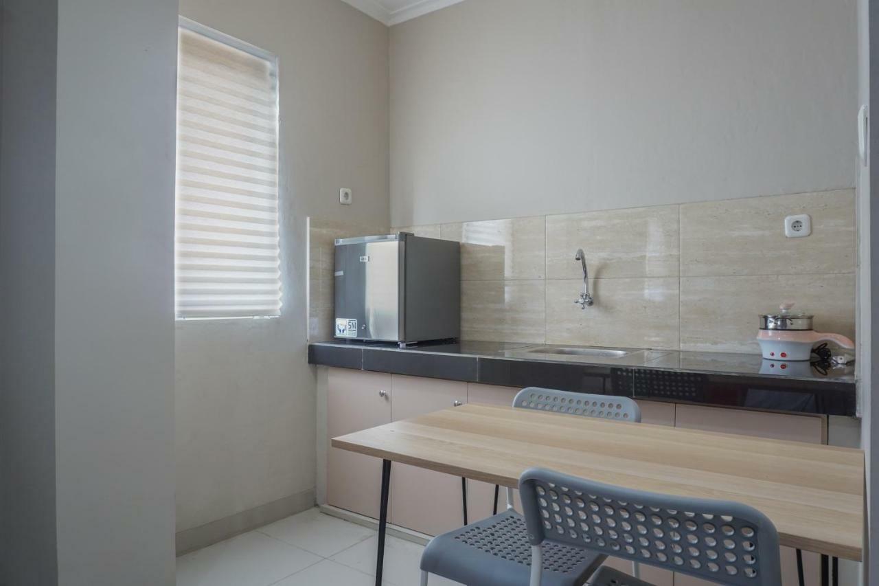 Residences By Reddoorz Near Mt Haryono - Minimum Stay 7 Days Джакарта Екстериор снимка