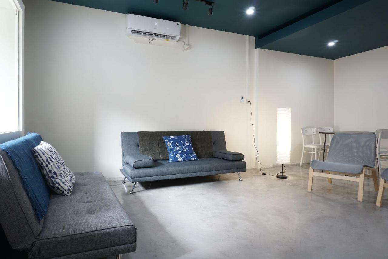 Residences By Reddoorz Near Mt Haryono - Minimum Stay 7 Days Джакарта Екстериор снимка